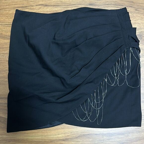 BEBE Black Side Ruched Mini Skirt with Chain Details. Sz 2 - Picture 9 of 14